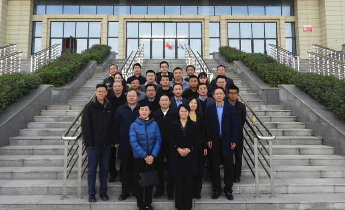 10 圖為國家藥典委員會一行與臨泉縣人民政府領導及相關部門、企業負責人合影留念。（記者 蔣守福 攝）.JPG