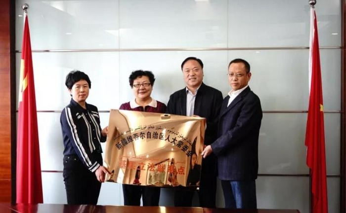 圖為授牌儀式現場。（新疆維吾爾自治區市場監督管理局供圖）