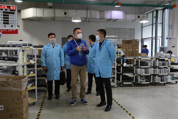 圖為天津市藥監局在一家企業檢查調研。（天津市藥監局供圖）