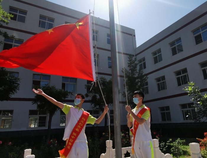 北京市二十中學新都校區升旗儀式。（中國食品藥品網記者王曉冬 攝）