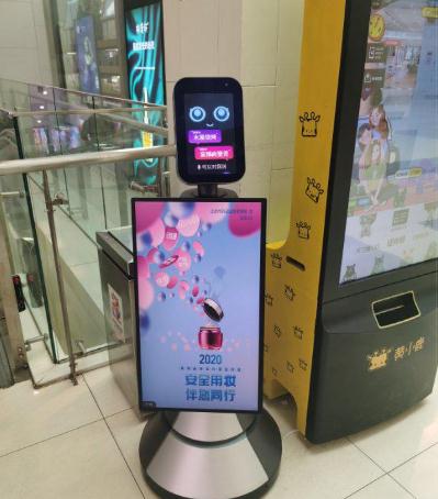 圖為海淀區(qū)市場監(jiān)管局在商業(yè)繁華地區(qū)、社區(qū)等，為化妝品科普宣傳“布局”造勢.