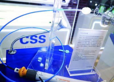 圖為強生醫療在第二屆進博會上展示的多電極射頻球囊消融導管。本報記者 落楠 攝