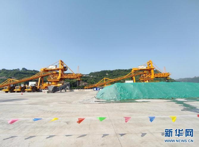 這是云南省昭通市水富港擴能工程中嘴作業區（8月10日攝）。 新華社記者 林碧鋒 攝