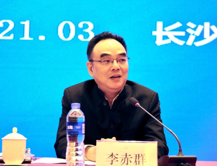 湖南省藥品監督管理局局長李赤群講話。