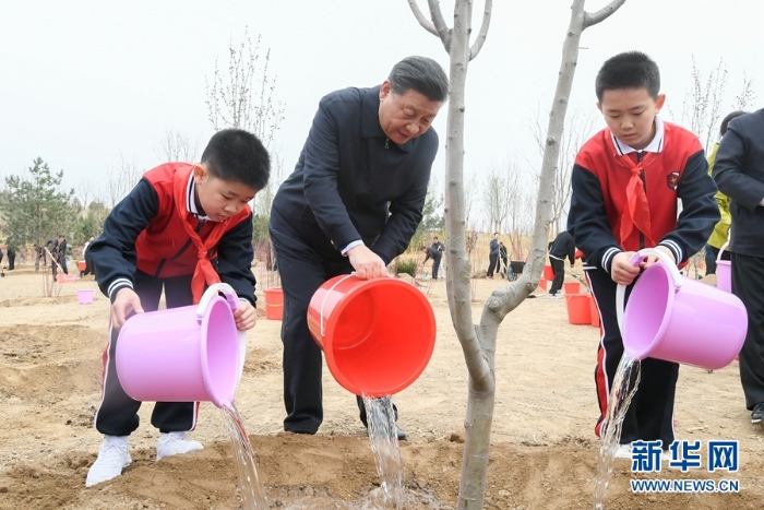 習近平在參加首都義務植樹活動