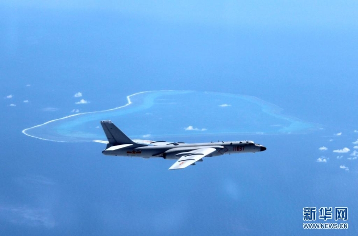 2016年7月中旬，中國空軍出動轟－6K戰機赴黃巖島等島礁附近空域巡航。新華社發（劉銳 攝）