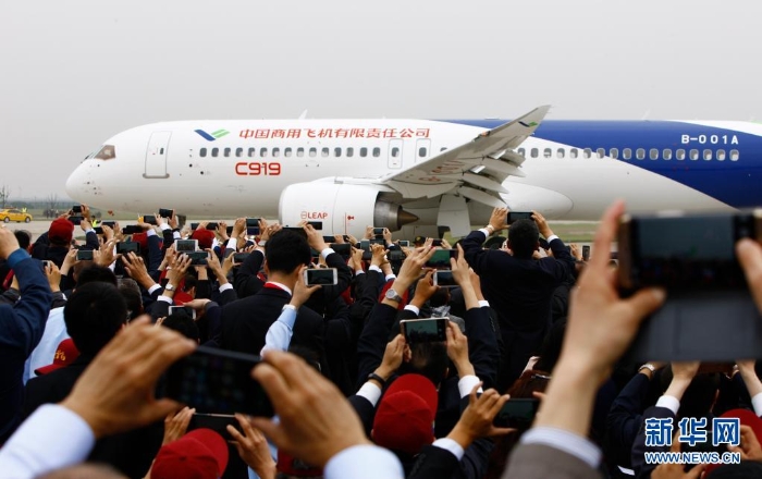 國產大型客機C919在上海浦東國際機場首飛成功（2017年5月5日攝）。新華社記者 方喆 攝