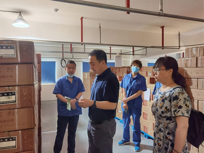 圖為吉林檢查分局在吉林市鹿王制藥股份有限公司開展“大調研 大走訪”活動。（葉陽歡攝）