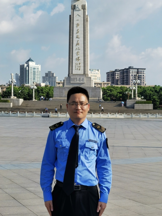 謝二磊，國家化妝品檢查員，江西省藥品檢查員中心化妝品核查科負責人。