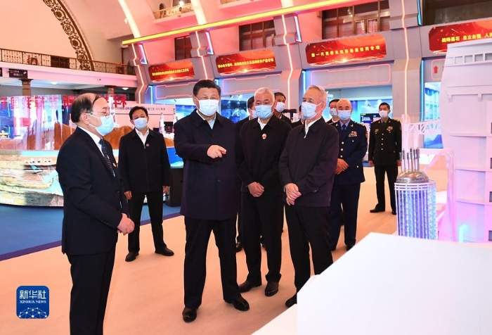 10月26日，中共中央總書記、國家主席、中央軍委主席習(xí)近平在北京展覽館參觀國家“十三五”科技創(chuàng)新成就展。 新華社記者 謝環(huán)馳 攝