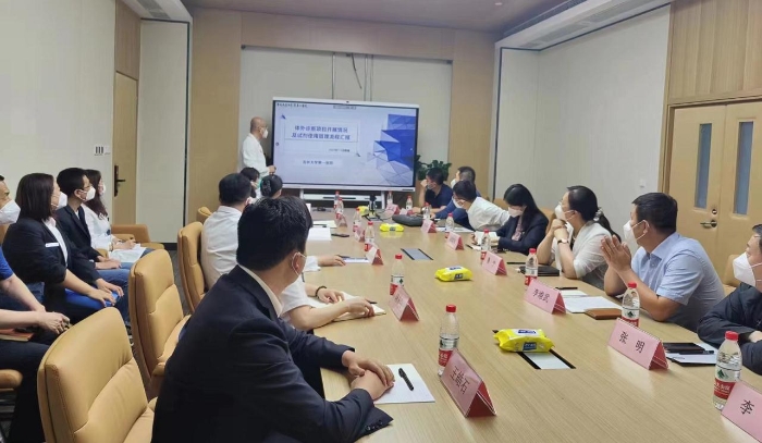 圖為督導(dǎo)組在吉林大學(xué)第一醫(yī)院召開座談會。