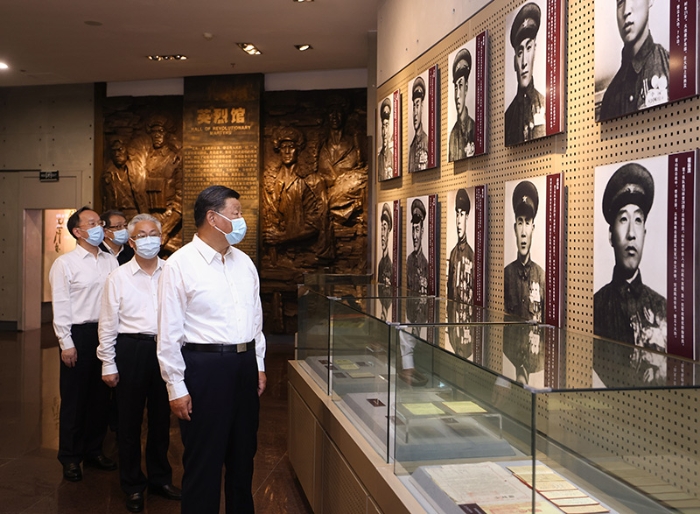 8月16日至17日，中共中央總書記、國家主席、中央軍委主席習近平在遼寧考察。這是16日下午，習近平在錦州市考察遼沈戰役紀念館。新華社記者 鞠鵬 攝