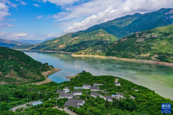 這是長江巫山段曲尺鄉一帶景象（2022年5月19日攝，無人機照片）。新華社記者 王全超 攝