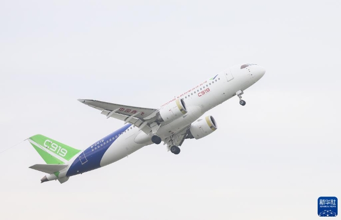 這是在陜西省蒲城縣拍攝的C919大飛機的試飛機（2022年7月18日攝）。新華社記者 丁汀 攝