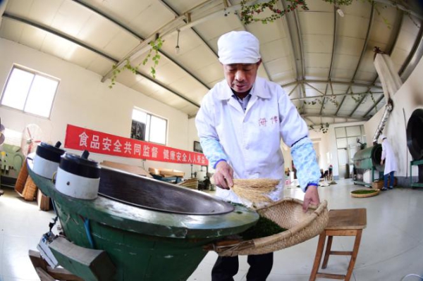 食品小作坊規(guī)范提升三年行動，引導(dǎo)小作坊走集約化、規(guī)?；?、規(guī)范化道路