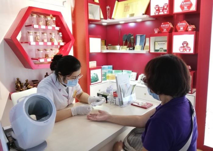 廣東省-廣州市-海珠區-北京同仁堂廣州藥業連鎖有限公司昌崗店-陳燕琦（工作照）