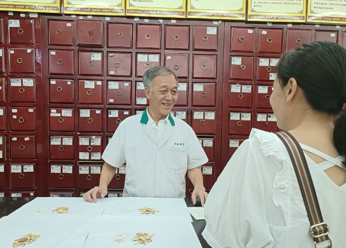 江西省-萍鄉市-經開區-江西天順大藥房醫藥連鎖有限公司-余躍群-工作照