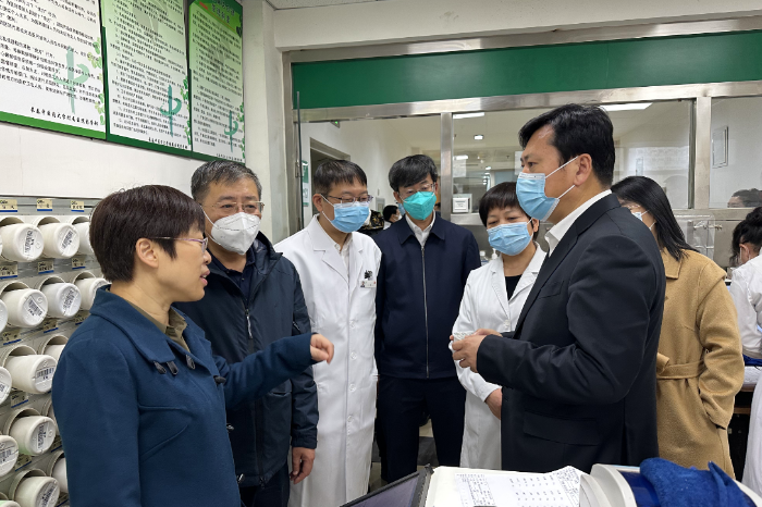圖為調研組調研藥物臨床試驗機構質量體系運行情況。（葉陽歡攝）