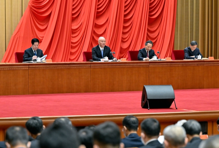 4月3日，學習貫徹習近平新時代中國特色社會主義思想主題教育工作會議在北京召開。中共中央政治局常委、中央學習貫徹習近平新時代中國特色社會主義思想主題教育領導小組組長蔡奇作總結講話。新華社記者 殷博古 攝