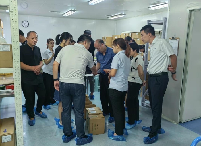 圖為參會代表在UDI實施示范單位現場觀摩學習。