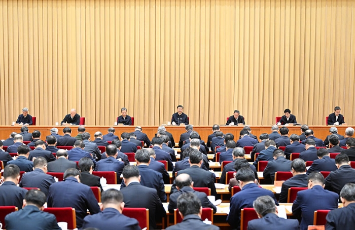 10月30日至31日，中央金融工作會(huì)議在北京舉行。中共中央總書(shū)記、國(guó)家主席、中央軍委主席習(xí)近平出席會(huì)議并發(fā)表重要講話(huà)。李強(qiáng)、趙樂(lè)際、王滬寧、蔡奇、丁薛祥、李希出席會(huì)議。新華社記者 燕雁 攝
