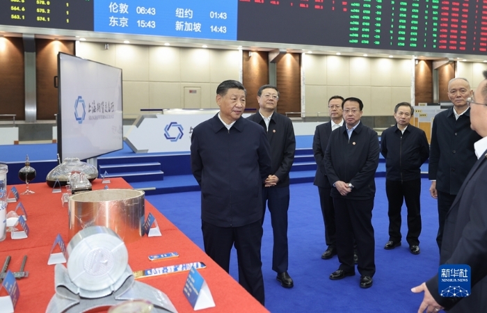 11月28日至12月2日，中共中央總書記、國家主席、中央軍委主席習近平在上?？疾臁＿@是11月28日下午，習近平在上海期貨交易所考察。新華社記者 王曄 攝1