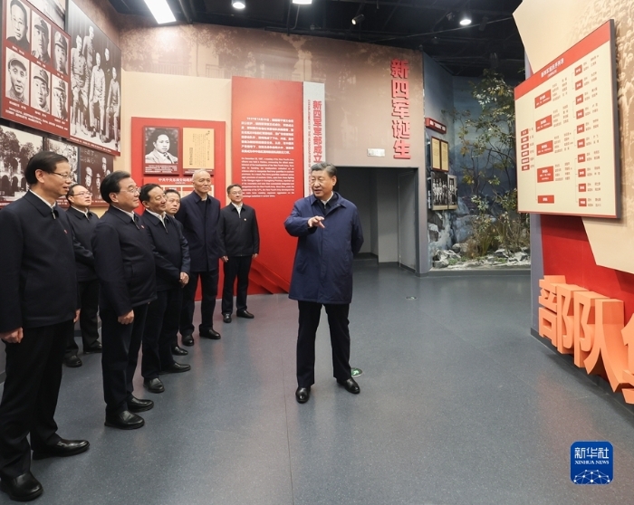 12月3日，中共中央總書記、國家主席、中央軍委主席習近平在上?？疾旖Y束返京途中，來到江蘇省鹽城市參觀新四軍紀念館。新華社記者 王曄 攝