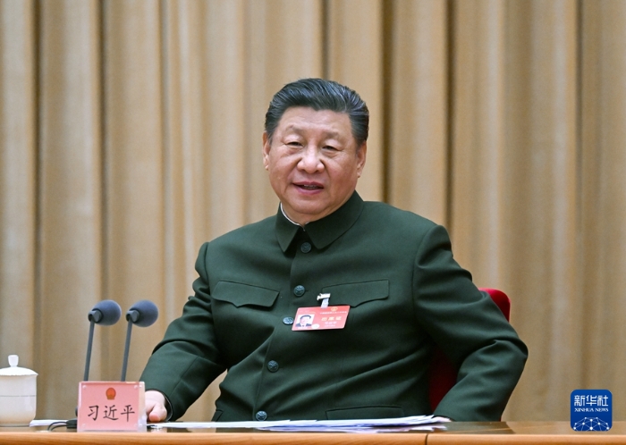 3月7日下午，中共中央總書記、國家主席、中央軍委主席習(xí)近平出席十四屆全國人大二次會議解放軍和武警部隊代表團(tuán)全體會議并發(fā)表重要講話。新華社記者 李剛 攝