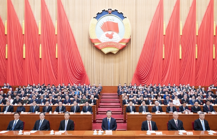 3月10日上午，中國人民政治協商會議第十四屆全國委員會第二次會議在北京人民大會堂閉幕。這是習近平、李強、趙樂際、蔡奇、丁薛祥、李希、韓正在主席臺就座。新華社記者 黃敬文 攝