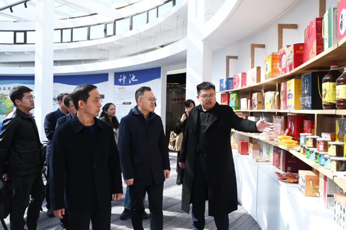 山西省藥監(jiān)局贠亞明局長在忻州調(diào)研市縣藥品監(jiān)管能力標準化建設(shè)工作
