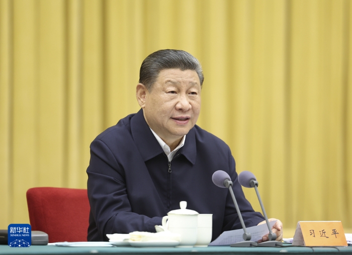 4月23日下午，中共中央總書記、國家主席、中央軍委主席習(xí)近平在重慶主持召開新時代推動西部大開發(fā)座談會并發(fā)表重要講話。新華社記者 鞠鵬 攝