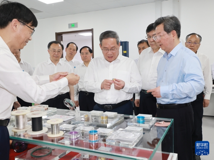 5月22日至23日，中共中央政治局常委、國務(wù)院總理李強在河南調(diào)研。這是5月22日，李強在中原科技城河南省科學院調(diào)研。新華社記者 王曄 攝