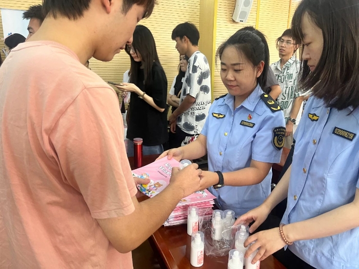 天津市藥監局開展化妝品互動體驗校園行活動02