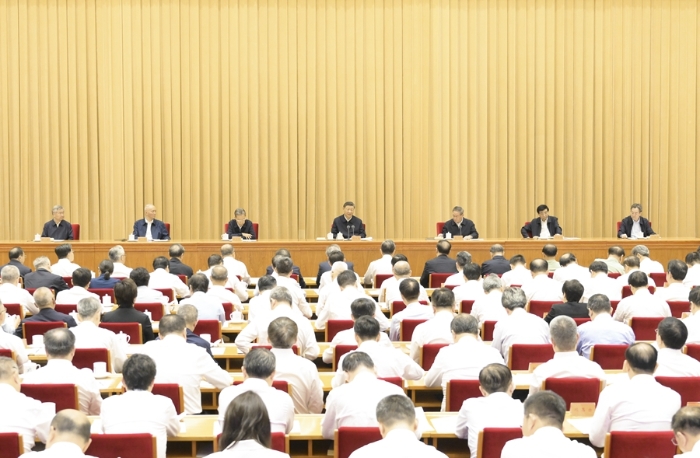 9月9日至10日，全國教育大會在北京召開。中共中央總書記、國家主席、中央軍委主席習近平出席會議并發表重要講話。李強、趙樂際、王滬寧、蔡奇、丁薛祥、李希出席會議。新華社記者 李濤 攝