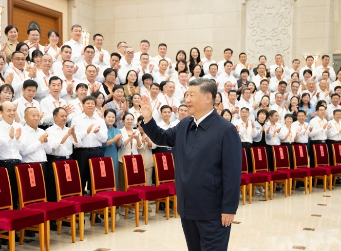 9月9日，黨和國家領導人習近平、李強、蔡奇、丁薛祥等在北京接見參加慶祝第四十個教師節暨全國教育系統先進集體和先進個人表彰活動代表。新華社記者 李濤 攝