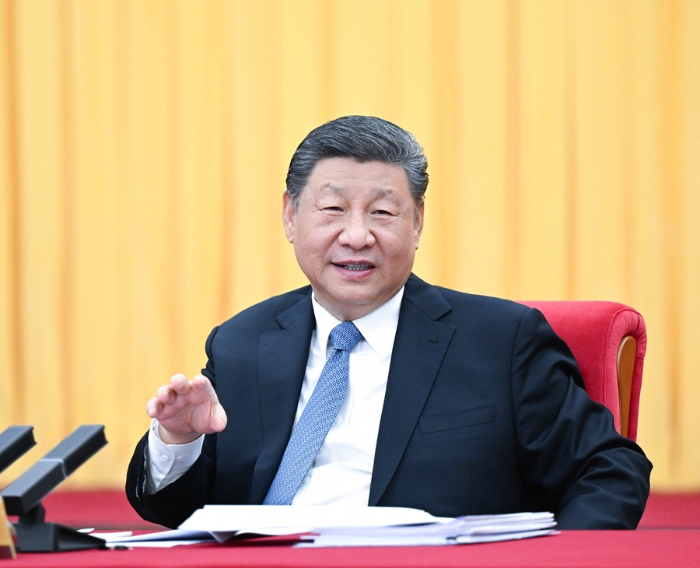 3月6日下午，中共中央總書記、國家主席、中央軍委主席習近平看望參加全國政協十四屆三次會議的民盟、民進、教育界委員，并參加聯組會，聽取意見和建議。 新華社記者 謝環馳 攝