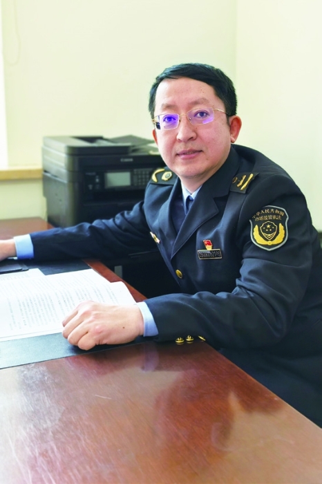 國家醫(yī)療器械檢查員，黑龍江省藥品審核查驗(yàn)中心副主任齊鶴